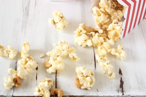http://oneshetwoshe.com/wp-content/uploads/2015/01/Caramel-Cashew-Popcorn-4.jpg