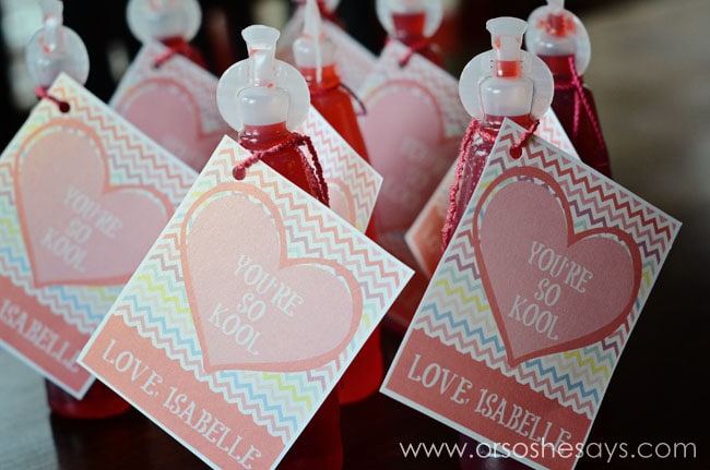 Kids love those individual bottles of Kool-Aid and this Kool-Aid Valentine printable is so perfect to attach! Quick and easy Valentine for kids! orsoshesays.com #ValentinesDay #valentines #valentine #bemine #koolaidvalentine #koolaid #printable #osss