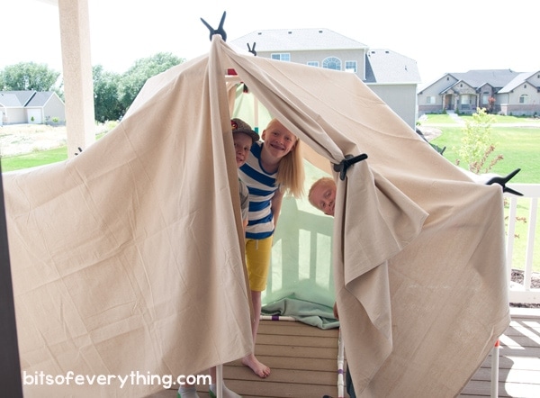 DIY Fort Kit for Kids ~ Great for indoor or outdoor use! #DIY #craftforkids #kidscraft #familyfun #fort #diyfort #summerfun #rainydayfun #pvcpipe 
