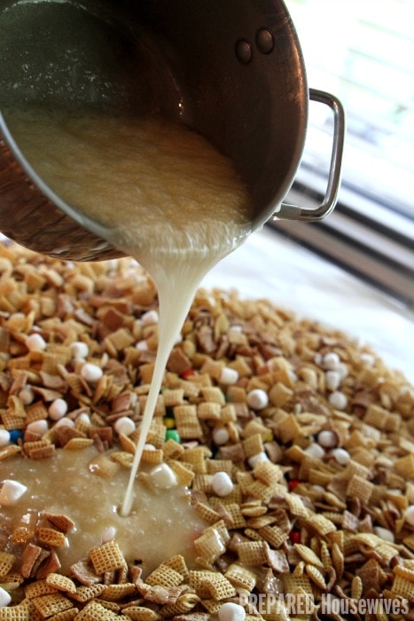 pour-syrup-over-chex-mix