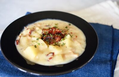 Slow Cooker Chunky Clam Chowder