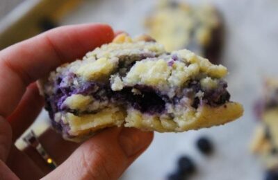 Easy Blueberry Bars - to take away the winter blues! | @foodapparel