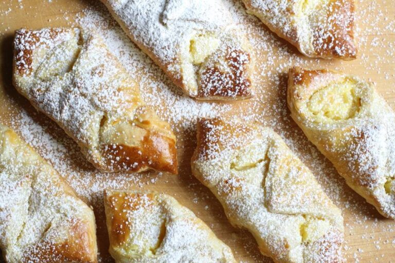 This is such a delicious and simple recipe for a cheese danish!!