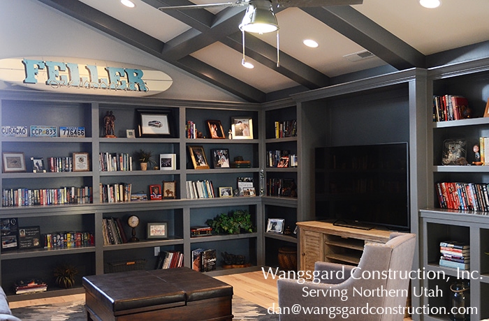 I love this casual library. Lots and lots of finish carpentry ideas from Mariel's husband, a Utah finish carpenter!