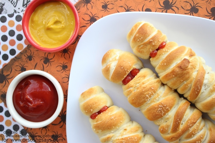 Mummy Pretzel Dogs - The Perfect Halloween Dinner for Kids! www.orsoshesays.com #halloween #recipe #hotdogs #trickortreat