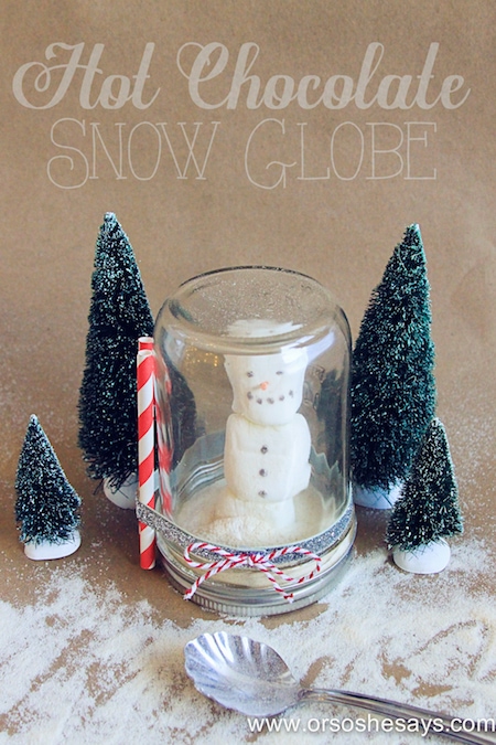 Adorable hot chocolate snow globes are the perfect neighbor/teacher gift! 