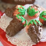 Make these fun chocolate covered strawberry crispy treats with your kids this Valentine's Day!