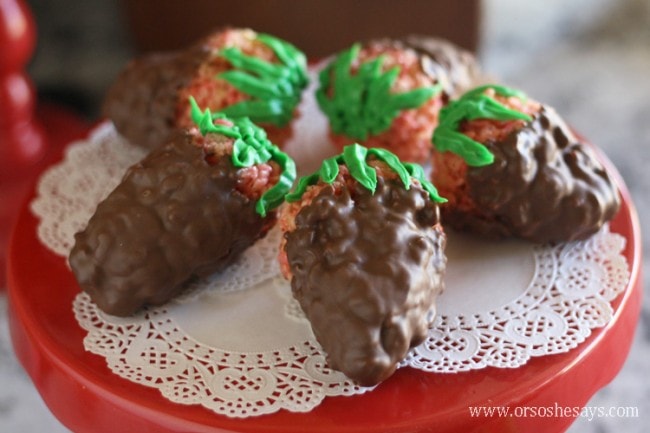 Make these fun chocolate covered strawberry rice krispie treats with your kids this Valentine's Day!
