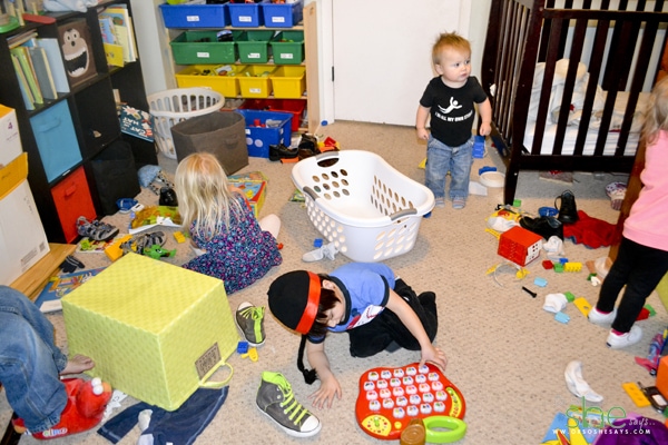 clean-up-toys-with-kids-messy-room