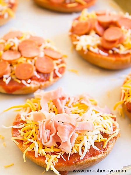 Mini Bagel Pizzas - A Twist on a Traditional Dinner (she: Kathy)