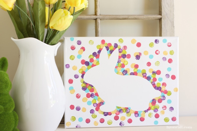 This Easter bunny canvas art is a fun Easter home decor project to make with the kids. Find the tutorial at lizoncall.com