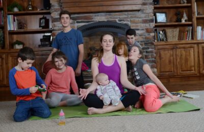 This 'Yoga for Busy Moms' online class is sooooo perfect for me!