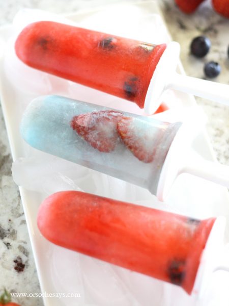 Make these red, white and blue popsicles for some easy patriotic fun. Get the recipe on www.orsoshesays.com today!