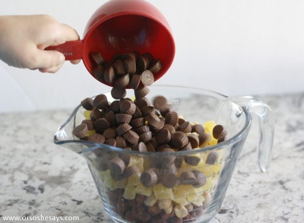 This friendship snack mix is a great activity to get the family together and talking about their favorite things. Check it out on the blog: www.orsoshesays.com