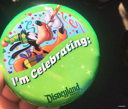 Make the most of your Disney trip by collecting these 10 FREE Disneyland souvenirs during your next visit! Check them out on the blog today: www.orsoshesays.com