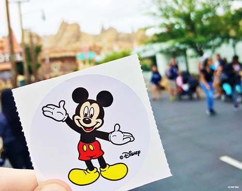 Make the most of your Disney trip by collecting these 10 FREE Disneyland souvenirs during your next visit! Check them out on the blog today: www.orsoshesays.com