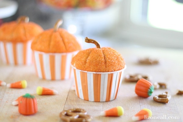 Pumpkin cupcakes at lizoncall.com