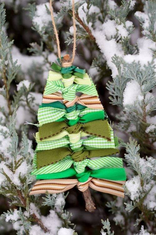 22 DIY Christmas Ornaments