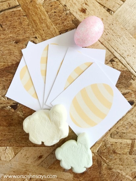 I'm sharing a free, quick, easy printable Easter tic-tac-toe game today that you can print out at home in a matter of minutes, and have a fun activity for your day's festivities. Get it at www.orsoshesays.com.