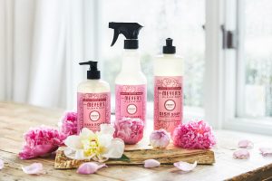 Are you looking for deliciously scented, health conscious cleaning products? Then look no further! Grove Collaborative has the hook up with Mrs. Meyer's products, and you can get the Spring Kit for FREE! www.orsoshesays.com