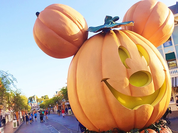 Disneyland recently released their 2018 Halloween Time dates, and I want to make sure you’re ready for all the fun. With spooky décor, seasonal treats and boo-tiful ride overlays, Halloween is one of the best times to visit for a reason. Since we can’t wait for the spook-tacular celebration to begin, we’re giving you everything you need to know about Halloween Time at the Disneyland Resort in 2018. #HalloweenTime #HalloweenTimeatDisneyland #Halloween #Disneyland #Disney #OSSS www.orsoshesays.com