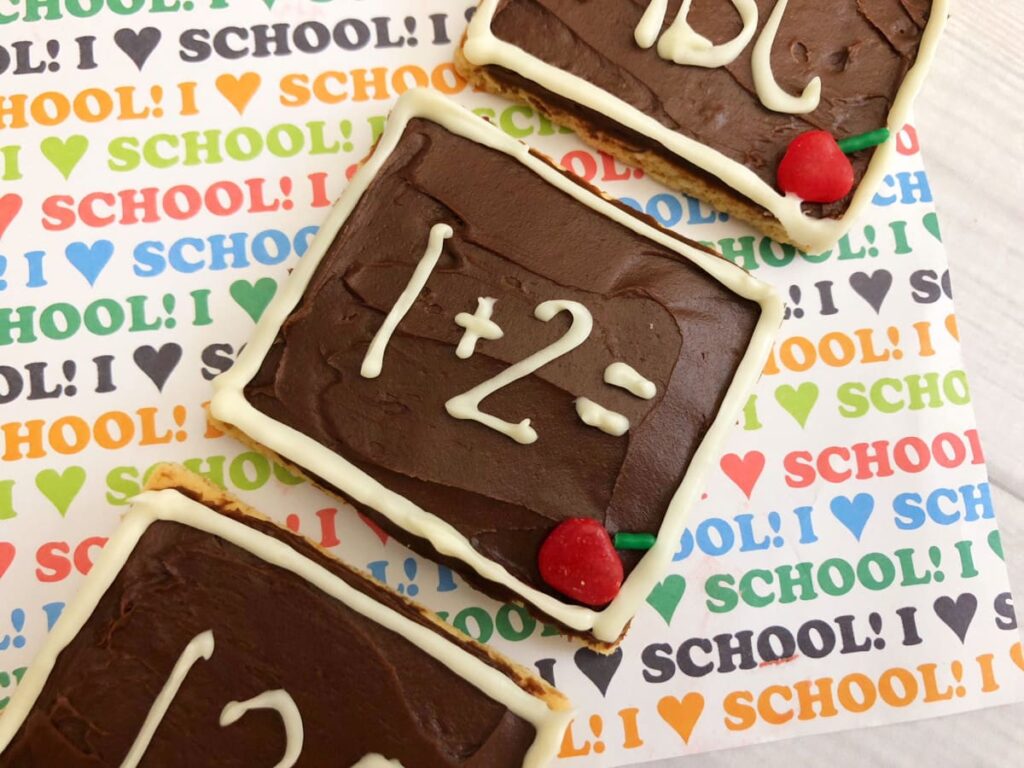 First Day of School Chalkboard Treats ~ Soooo easy to make! #firstdayofschool #backtoschool #kidrecipes