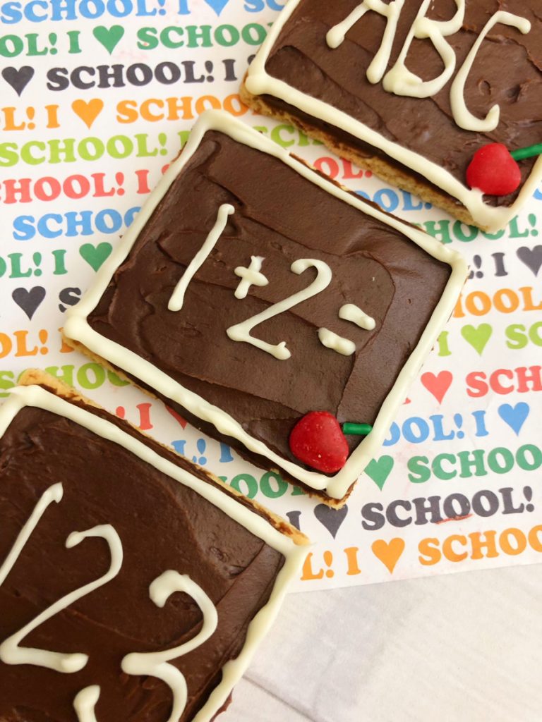 First Day of School Chalkboard Treats ~ Soooo easy to make! #firstdayofschool #backtoschool #kidrecipes