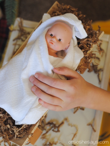Make a bed for baby Jesus and teach your family a lesson about inviting the true Christmas Spirit into your home. This Christmas family activity is perfect for FHE or Primary Lessons. #OSSS #OrSoSheSays #Christmas #Jesus #Manger #ChristmasSpirit #Nativity www.orsoshesays.com