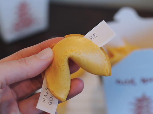 DIY fortune cookie messages are a lot easier than you may think! Get the tutorial on orsoshesays.com. #DIY #fortunecookies #DIYfortunecookiemessages #fortunecookiemessages #surprisevacation #vacationsurprise #OSSSdoesDisney #getawaytoday #disneyvacation