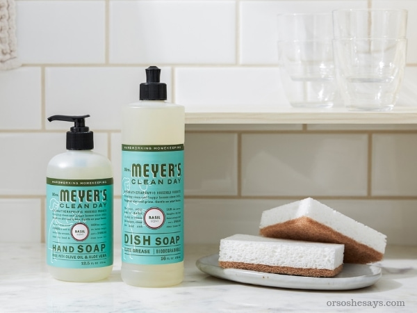 Switching products is a big deal, and you want to know that your new green home essentials will work as well as your old cleaning favorites! www.orsoshesays.com #GroveCollaborative #greenhomeessentials #greenclean #freebies