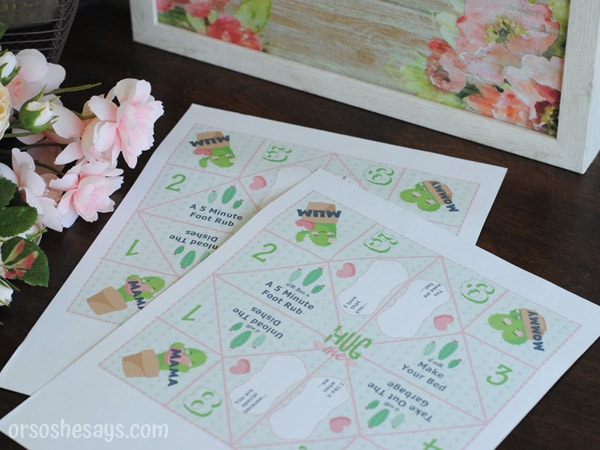 Make a Mother's Day Fortune Teller gift for the special Mom in your life. This is a great activity for a school or church group! Print, fold, and play! #OSSS #MothersDay #Printable #Cactus #LoveNote #MomCraft
