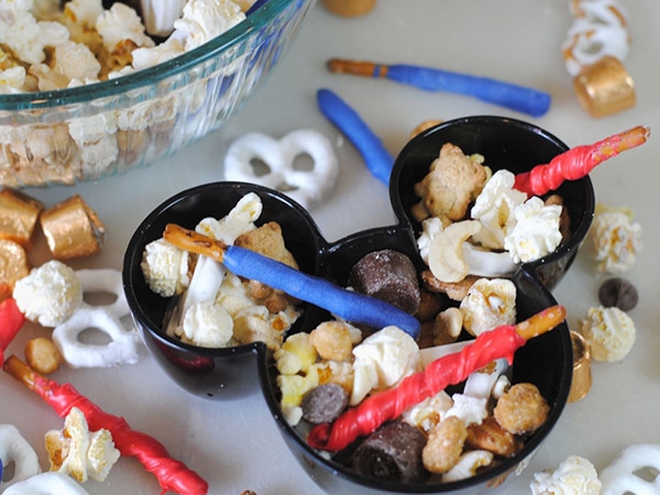 All this talk of Star Wars lately got Adelle thinking about what kind of Star Wars snack you could have at a Star Wars party. Check out what she came up with! www.orsoshesays.com #StarWars #recipe #snacks #Disney #starwarssnacks #starwarsfood #getawaytoday