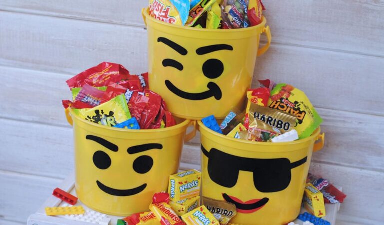 Trick or Treat LEGO Bucket ~ Great for LEGO Parties Too!