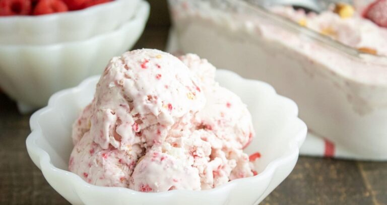 Easy Raspberry Ice Cream Recipe ~ Without Ice Cream Maker!