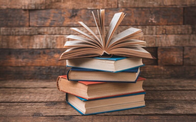 30 Books Teenagers Should Read in 2025 (all suggested by teens!)